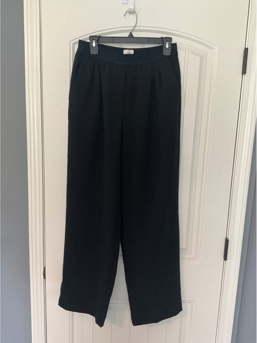 Aritzia Wilfred Elastic Waist Crepette Black Pant size 8